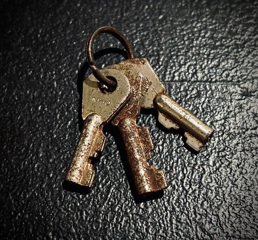 Ring of Three Small Keys